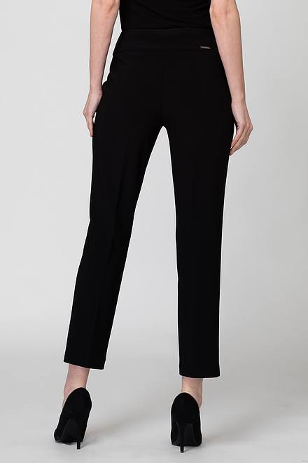 Pleated Front Cropped Pants Style 181089. Black. 4