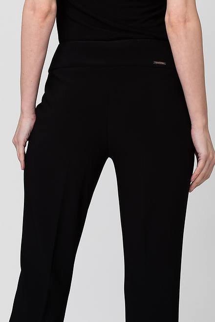 Pleated Front Cropped Pants Style 181089. Black. 11