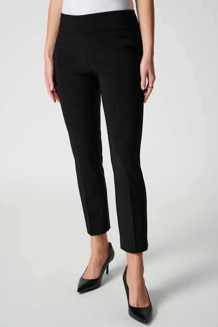 Pleated Front Cropped Pants Style 181089. Black. 2