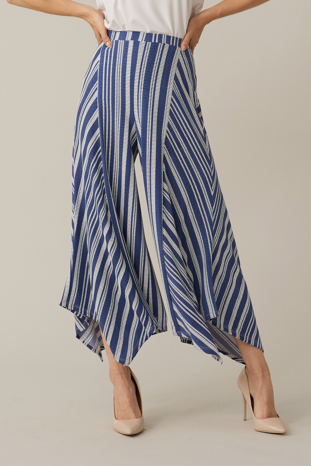 Joseph Ribkoff Pantalon-jupe asymétrique modèle 221042. Blue/vanilla