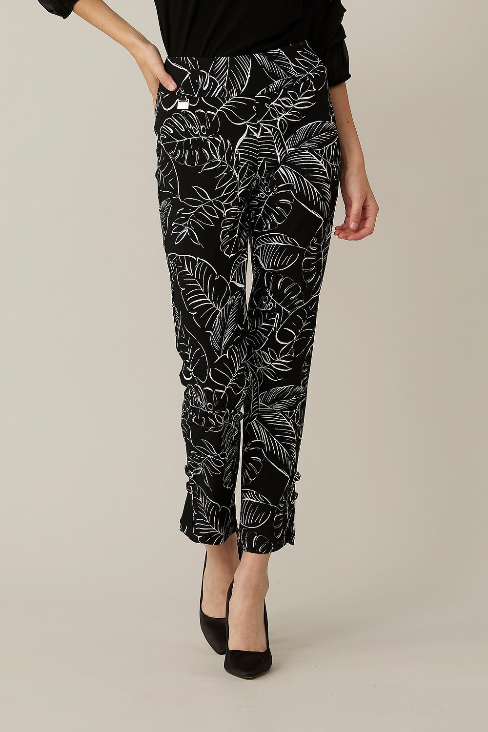 Joseph Ribkoff Palm Print Cropped Pants Style 221132. Black/vanilla