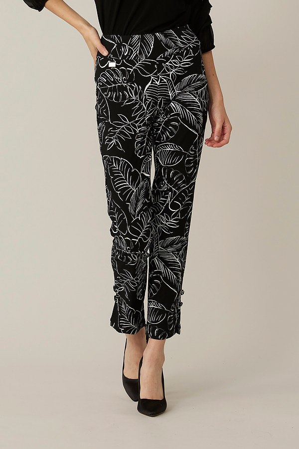 Joseph Ribkoff Palm Print Cropped Pants Style 221132. Black/Vanilla