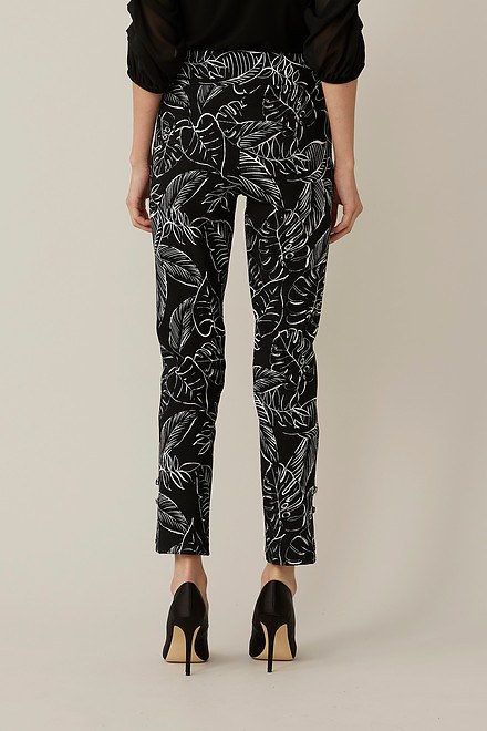 Joseph Ribkoff Palm Print Cropped Pants Style 221132. Black/vanilla. 2