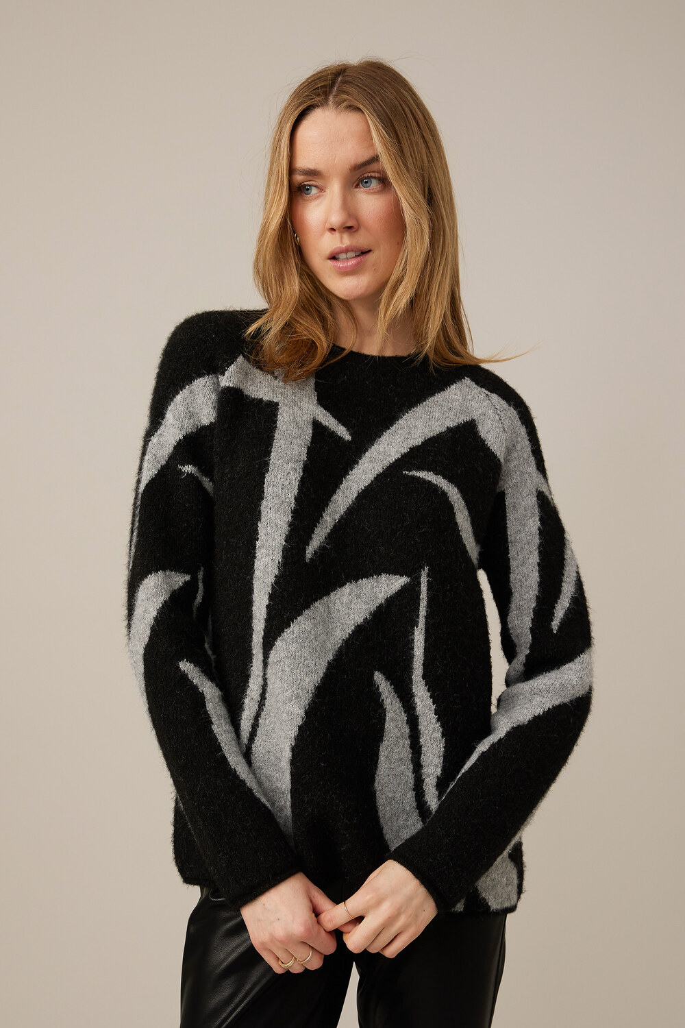 Emproved Abstract Lines Fuzzy Sweater Style A2207. Black/grey