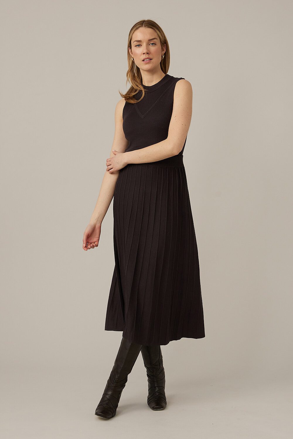 Emproved Pleated Skirt Style H2229 . Black