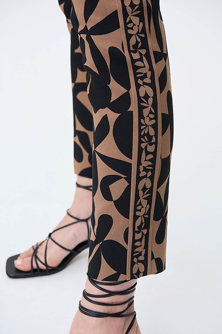 Leaf Printed Cropped Pants Style 231275. Beige/black. 3