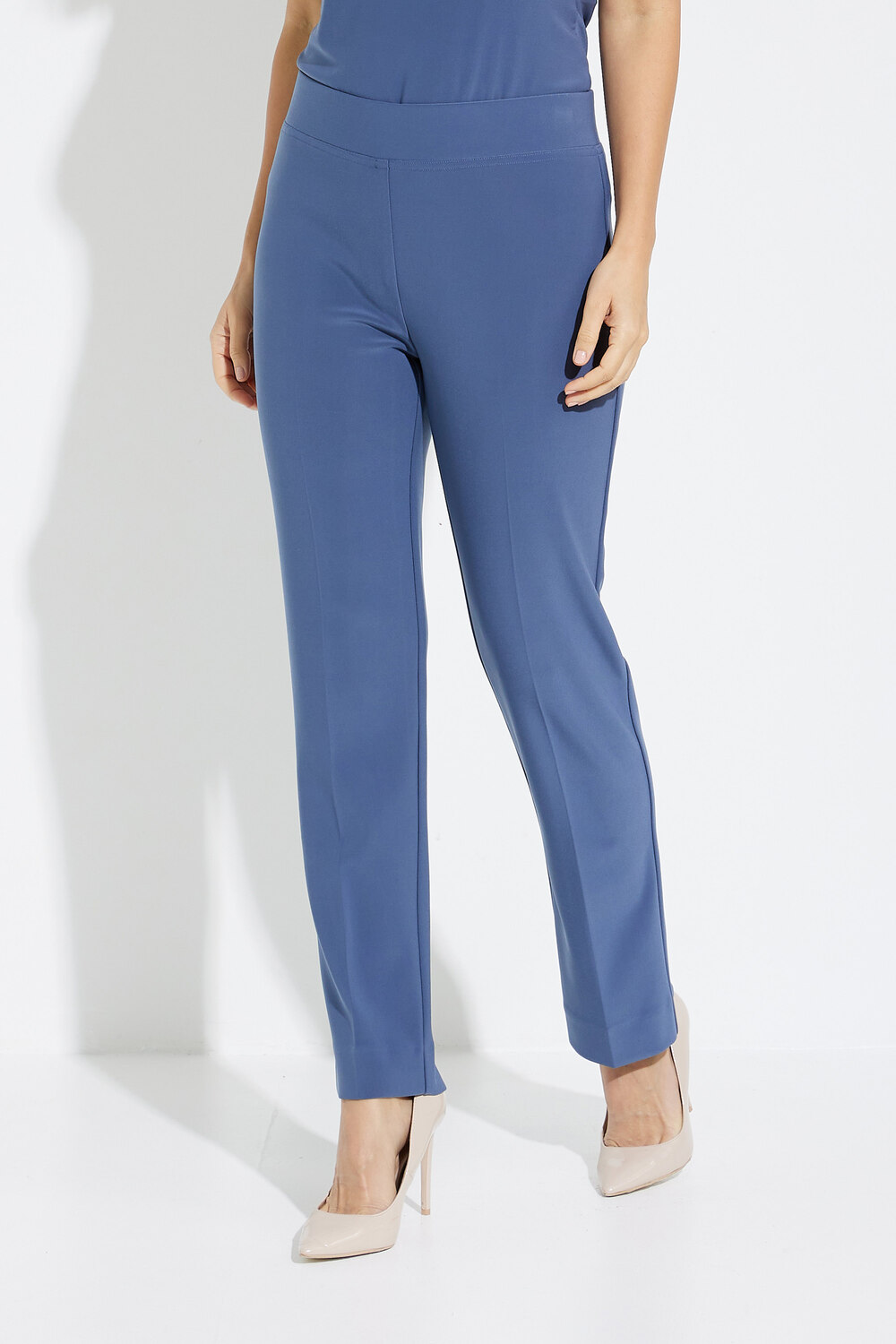 Pantalon 7/8, plis marqués Modèle 143105S24. Mineral Blue