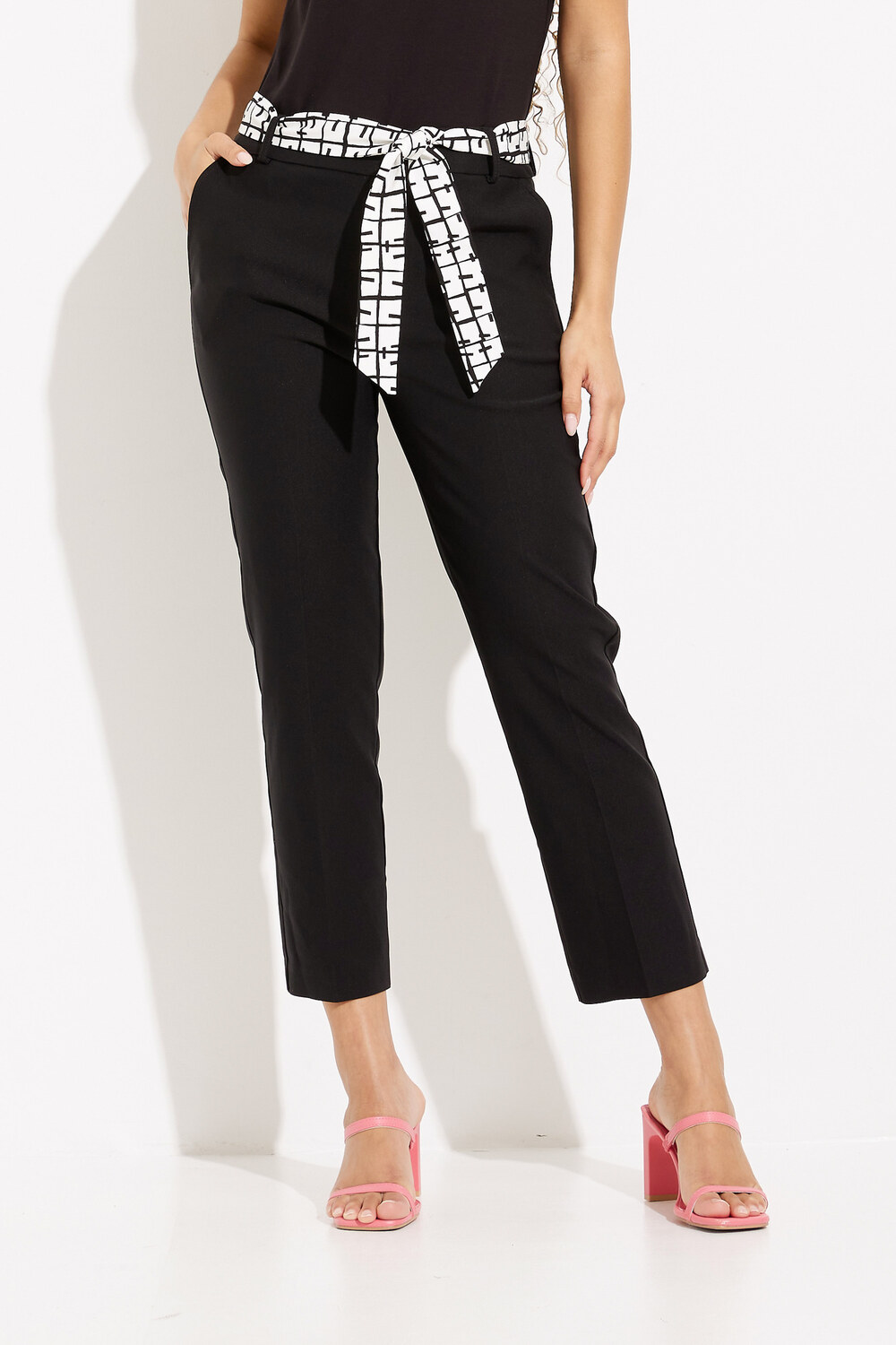 Belted & Cropped Pant Style 232021. Black/multi