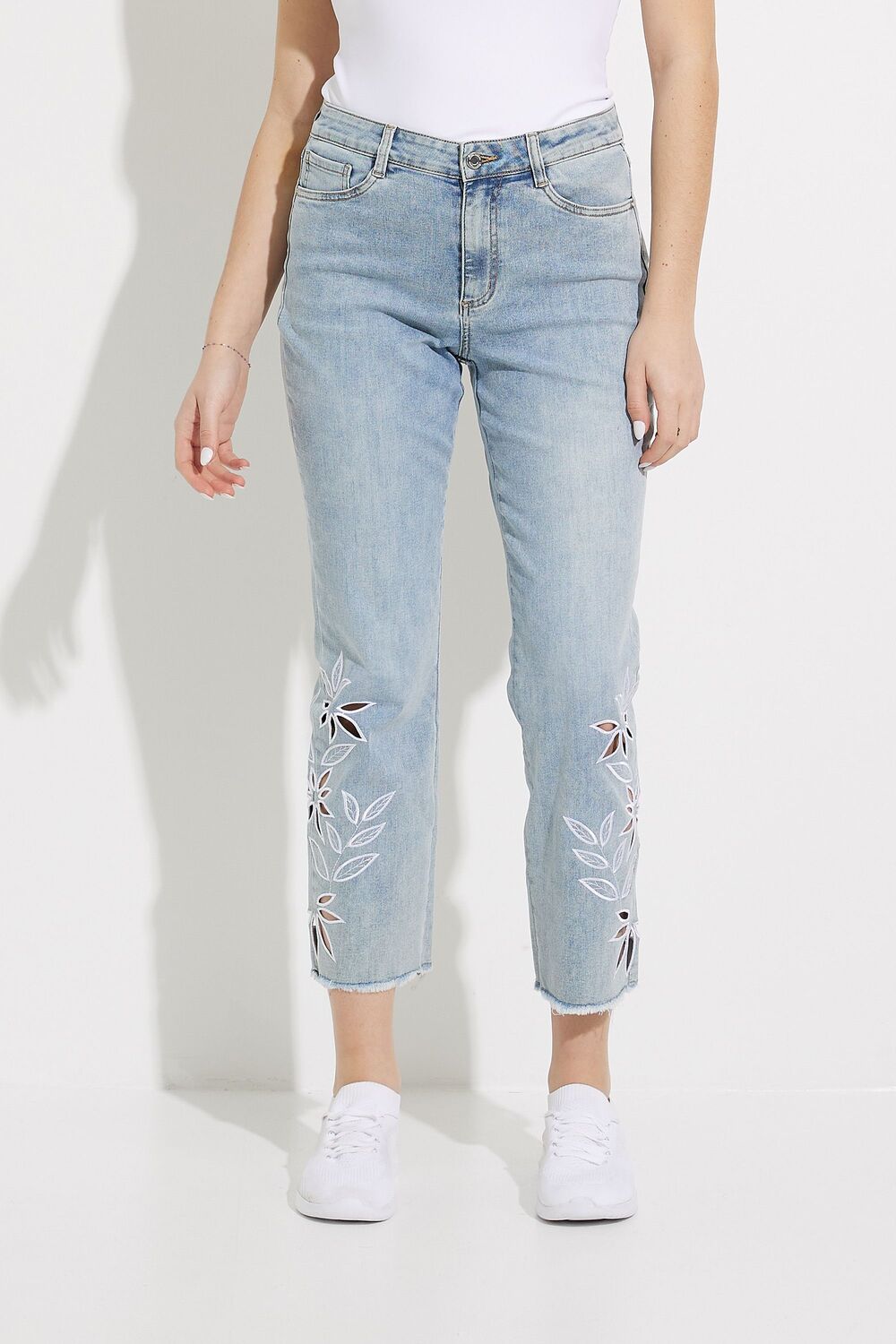 Embroidered Detail Jeans Style 232914. Light Blue