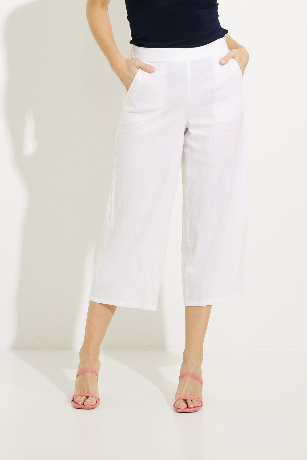 Pantalon large uni modèle A41415. Blanc