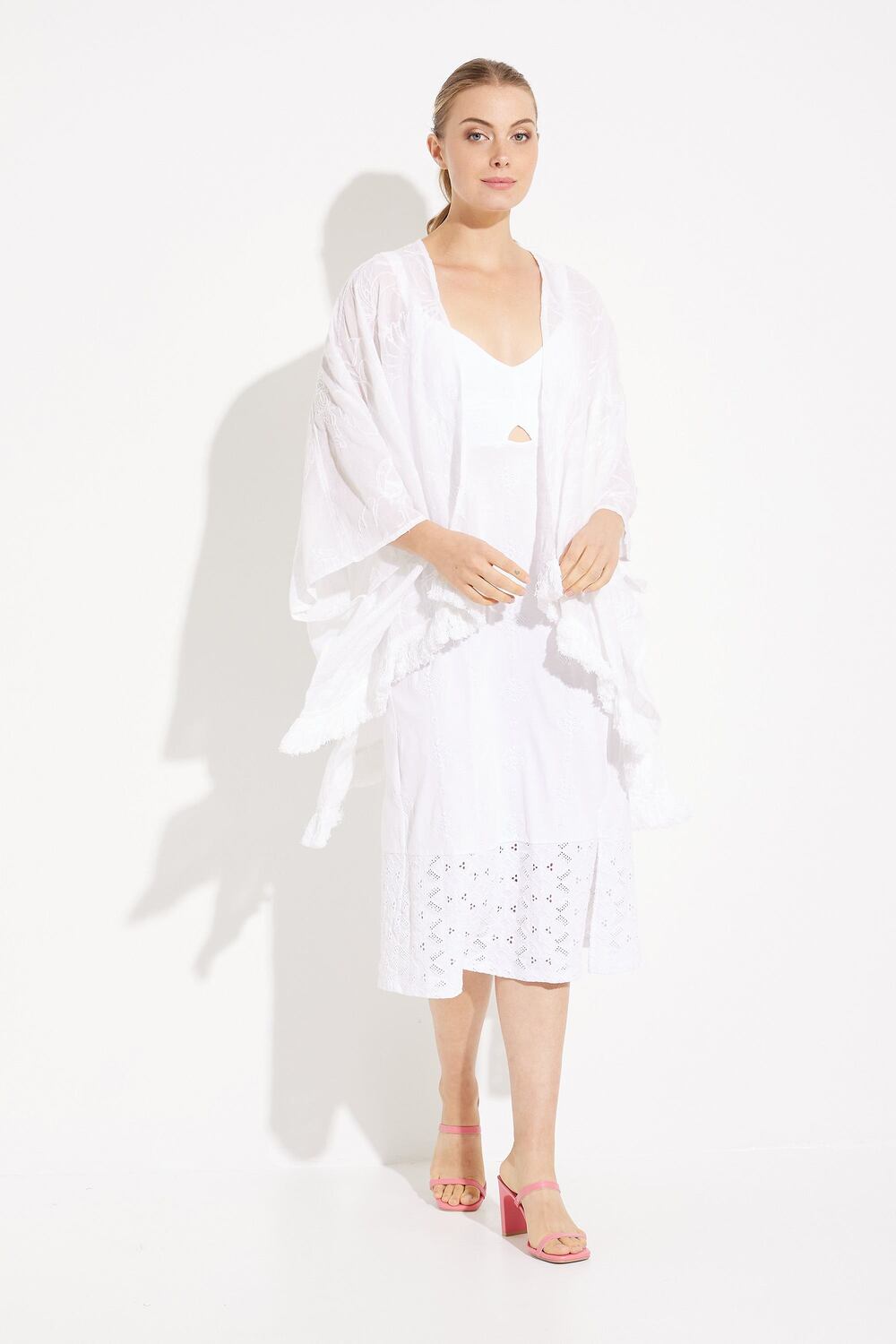 Kimono de plage modèle 23SAWA37/ 1000. Blanco