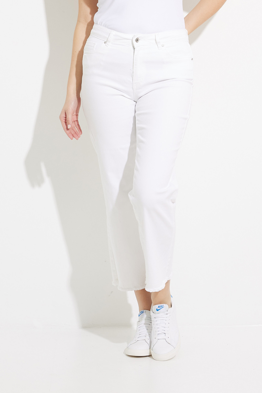 Jeans en sergé à jambe large modèle C5324R. Blanc