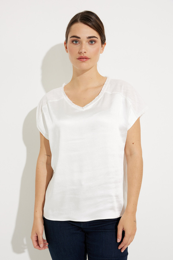 Short Sleeve V-Neck Top Style W6021. Off-white