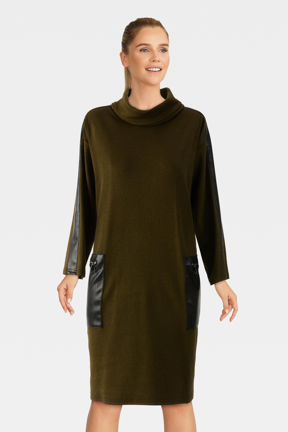 Robe trapèze courte modèle 233262. Olive/noir