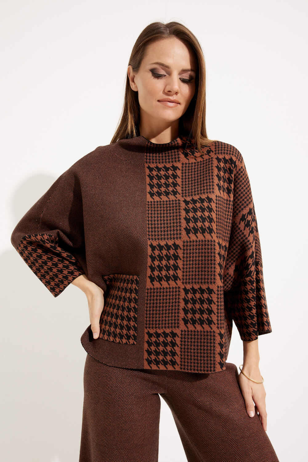 Houndstooth & Patchwork Sweater Style 233903. Black/toffee