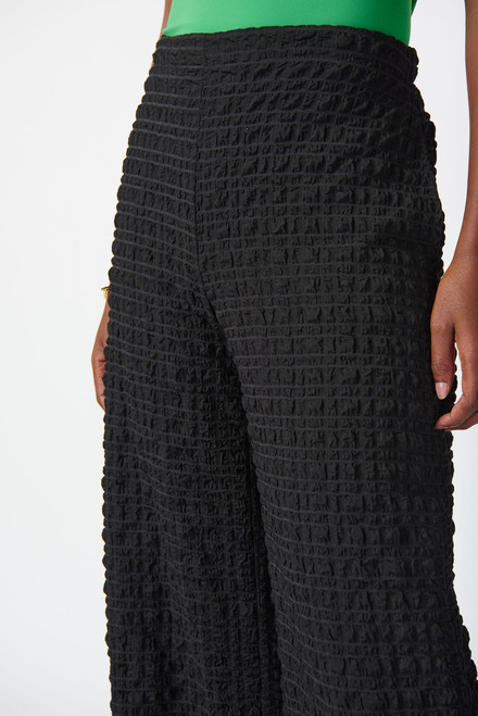 Pantalon large, carreaux textur&eacute;s Mod&egrave;le 241187. Noir. 3