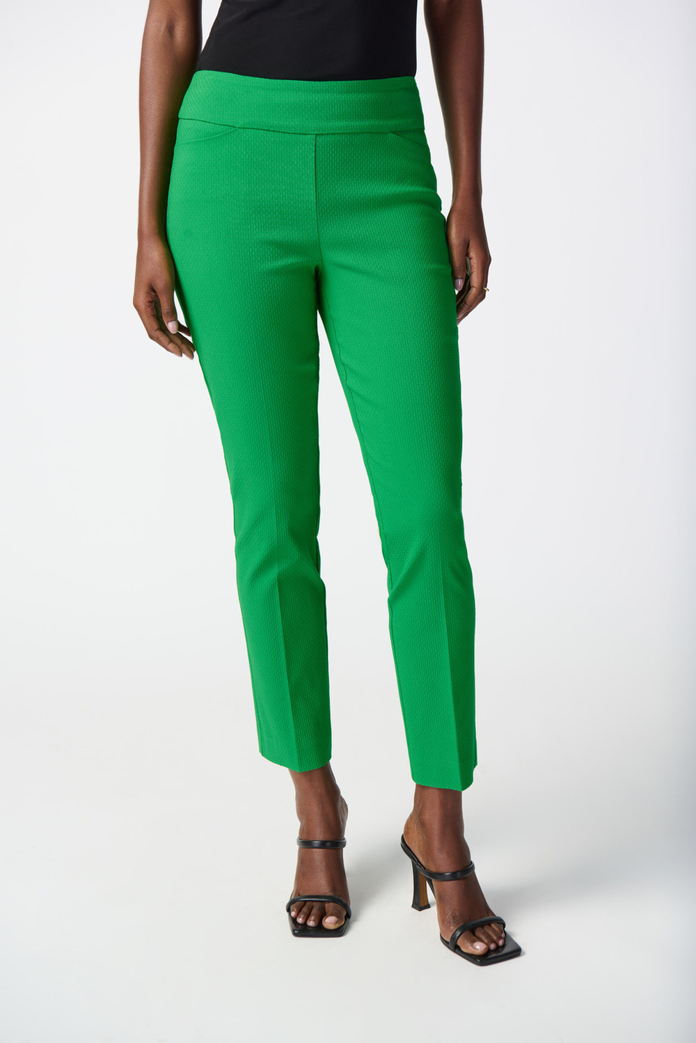 Fine-Textured Fitted Pants Style 241229. Island Green