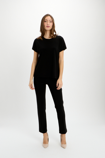 Basic Scoop Neck T-Shirt Style 241297. Black. 4