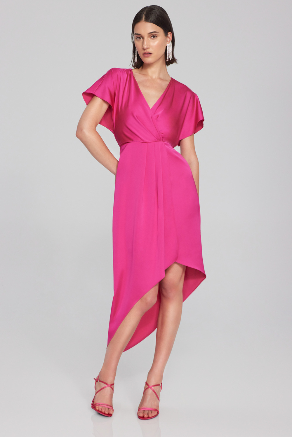 Robe portefeuille, jupe asymétrique modèle 241777. Shocking Pink