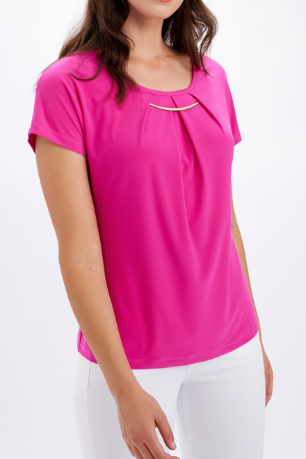 T-shirt fronc&eacute;, d&eacute;coration m&eacute;tallique mod&egrave;le 246009. Bright Pink. 2