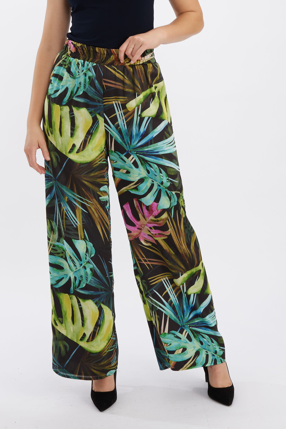 Tropical Print Wide Leg Pants Style 246470. Black/multi