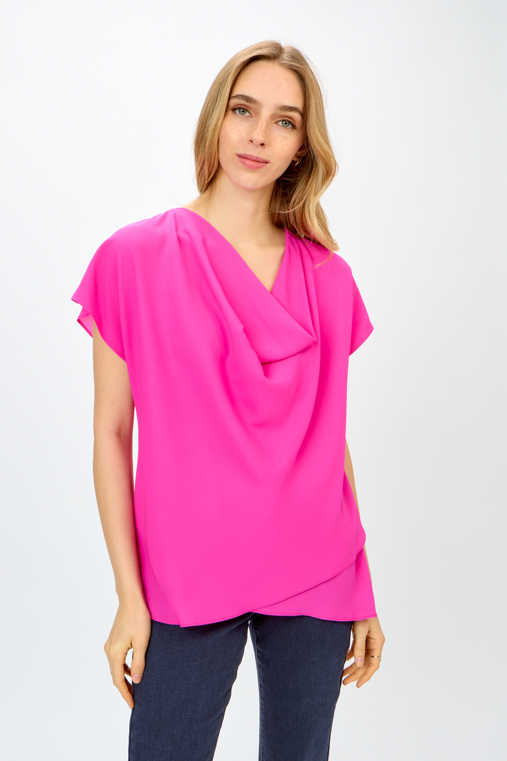 T-shirt volanté, encolure ondulée modèle 242027. Ultra Pink