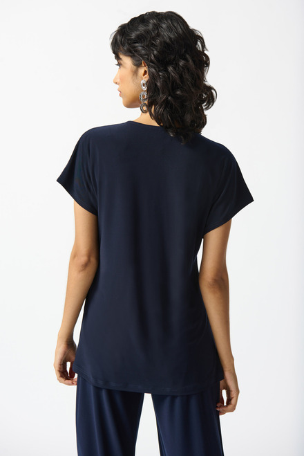 T-shirt asym&eacute;trique, dentelle brod&eacute;e mod&egrave;le 242132. Bleu Nuit. 2