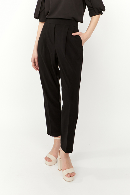 Cropped Pleated Pants Style 242193. Black. 2