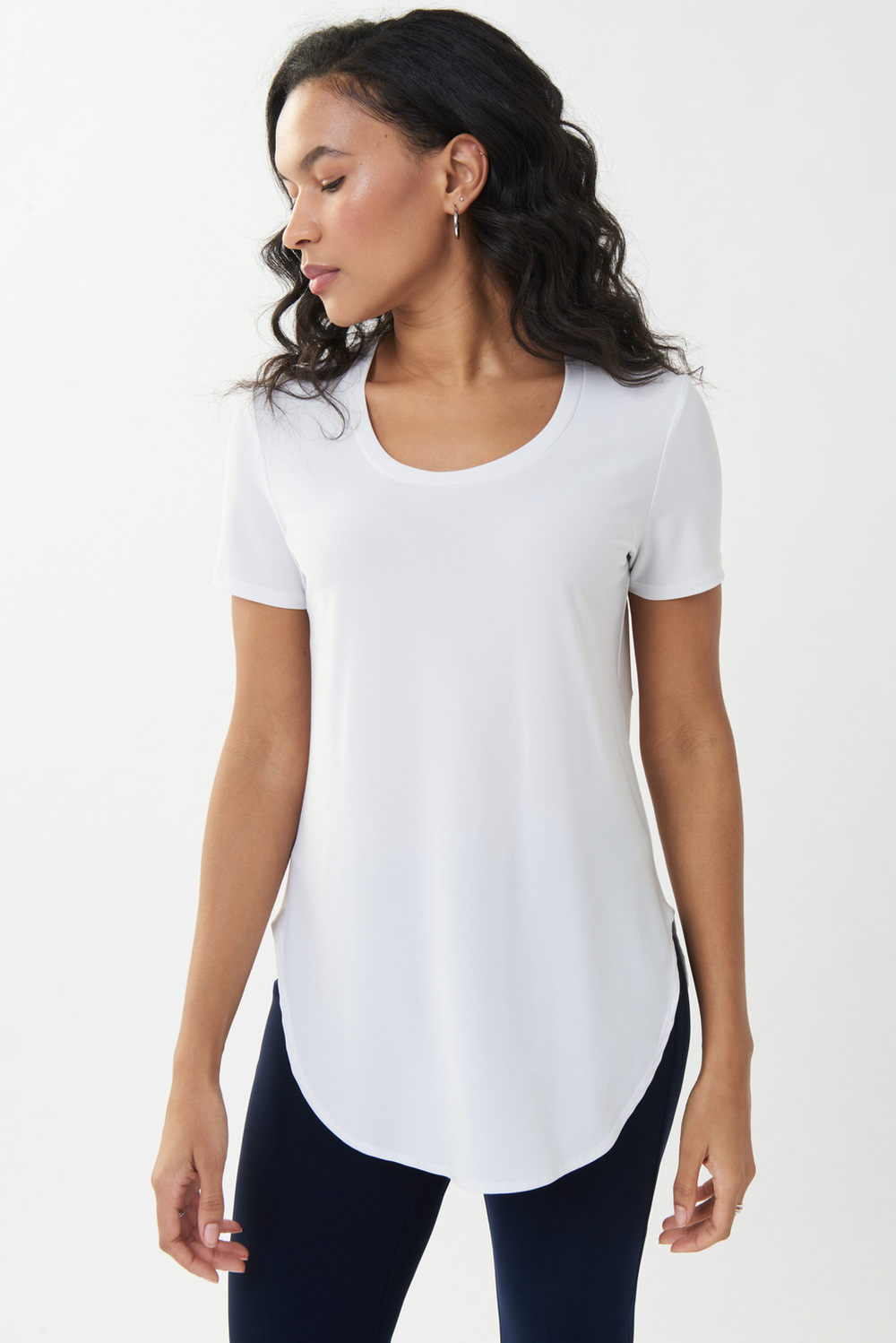 T-shirt long, bas arrondi modèle 183220S24. Blanc