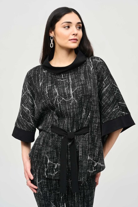 Jacquard Knit Abstract Print Poncho Style 243287. Black/Off White